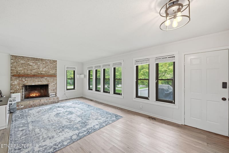 227 Leniz Dr, Maryville, TN 37803