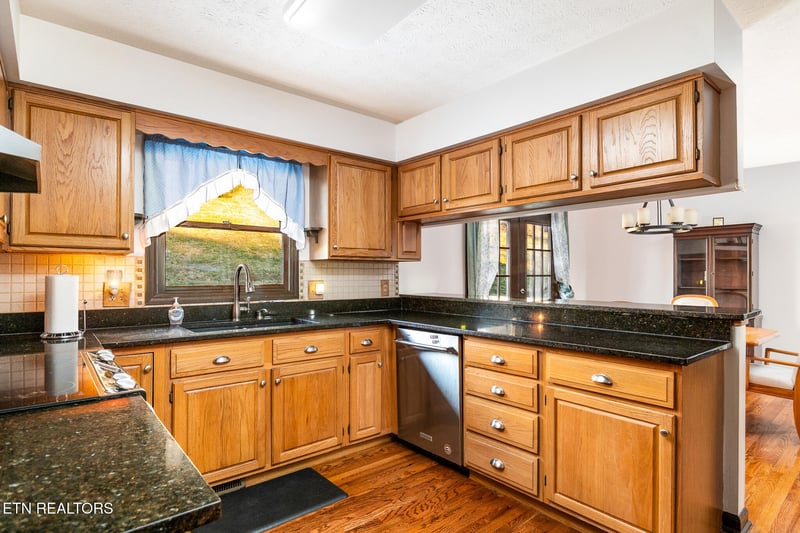 227 Lone Ridge Ln, Clinton, TN 37716