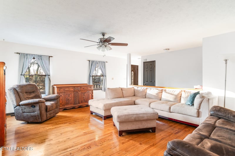 227 Lone Ridge Ln, Clinton, TN 37716