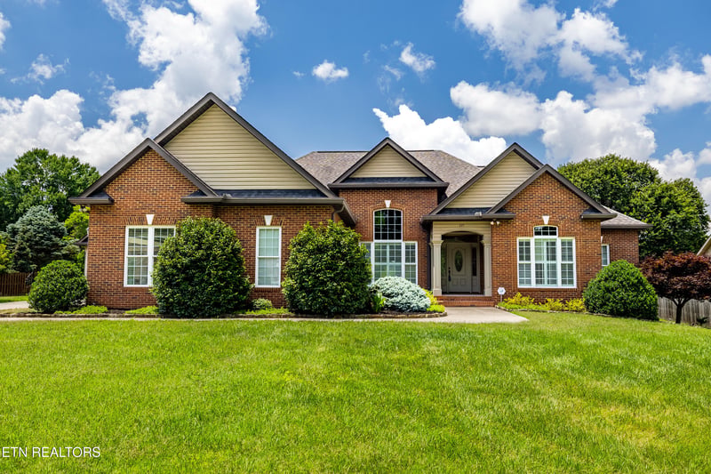 227 Pinecrest Cir, Maryville, TN 37803