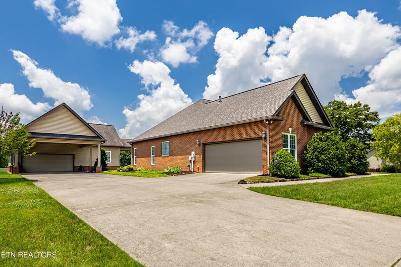 227 Pinecrest Cir, Maryville, TN 37803
