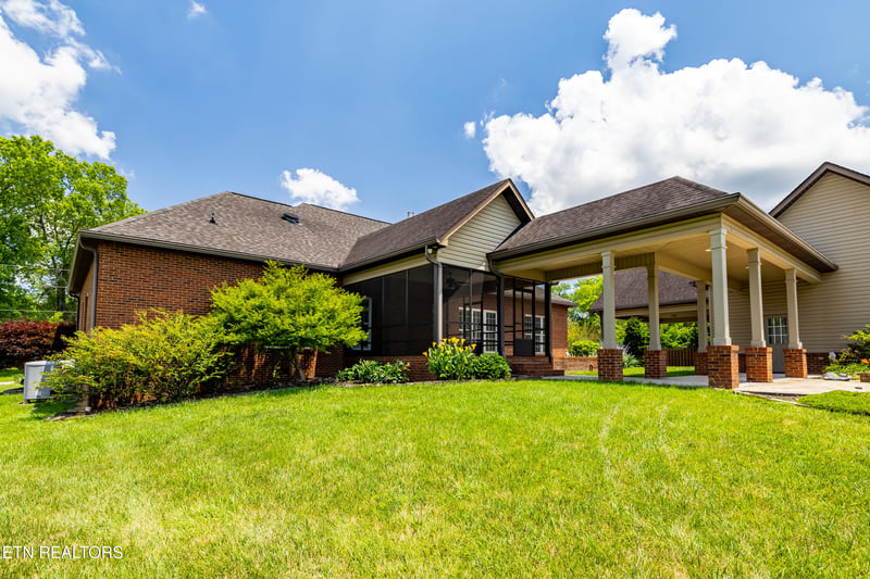 227 Pinecrest Cir, Maryville, TN 37803