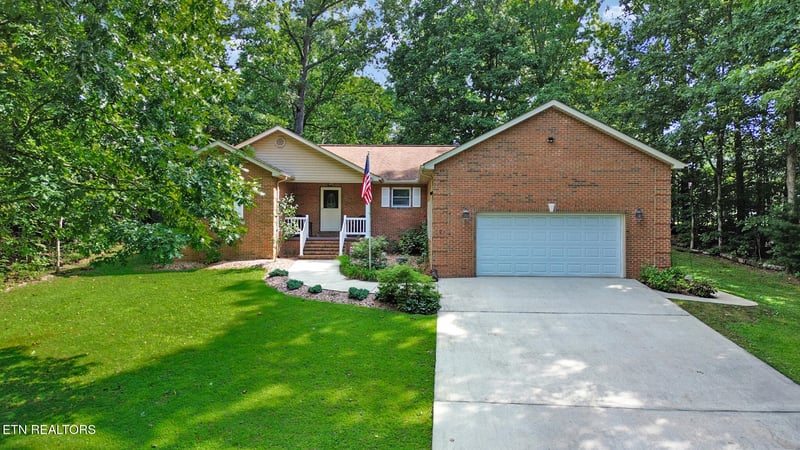 227 Saint George Dr, Crossville, TN 38558