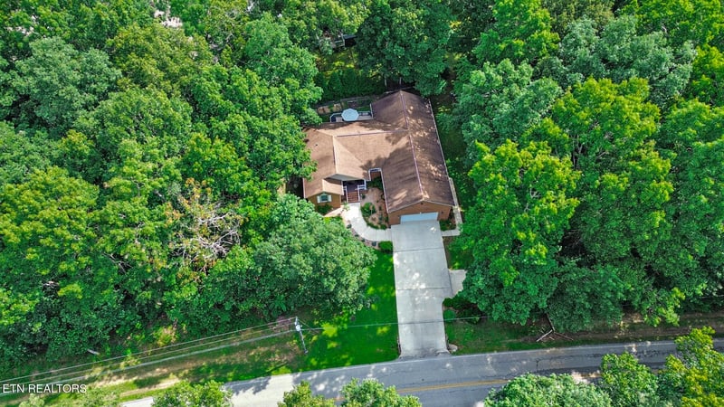 227 Saint George Dr, Crossville, TN 38558