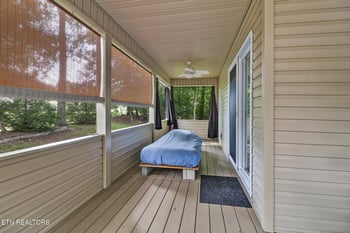 227 Saint George Dr, Crossville, TN 38558