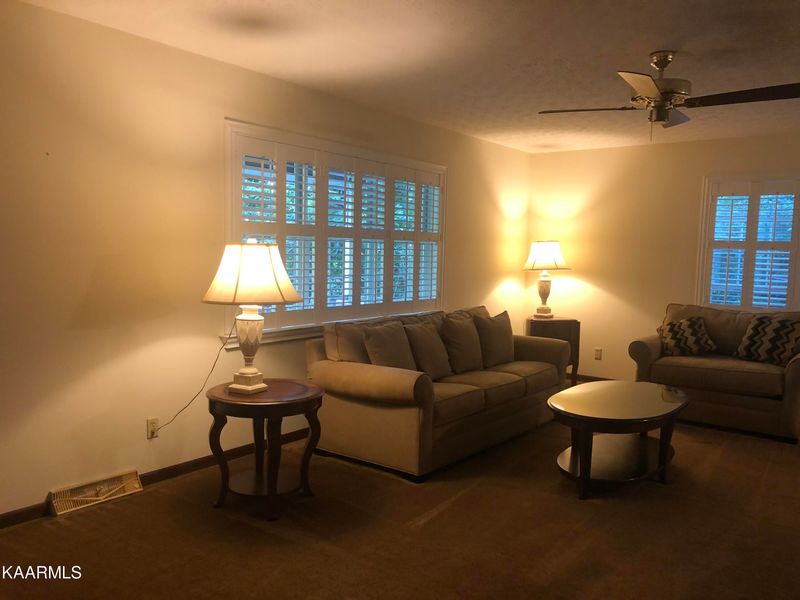 227 Tracy Allison Ln, Clinton, TN 37716
