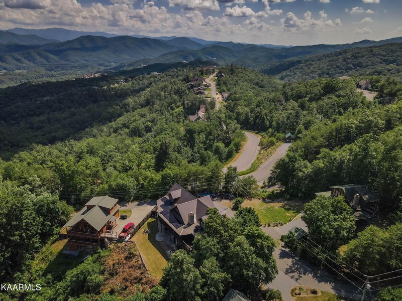 2270 Windswept View Way, Sevierville, TN 37876