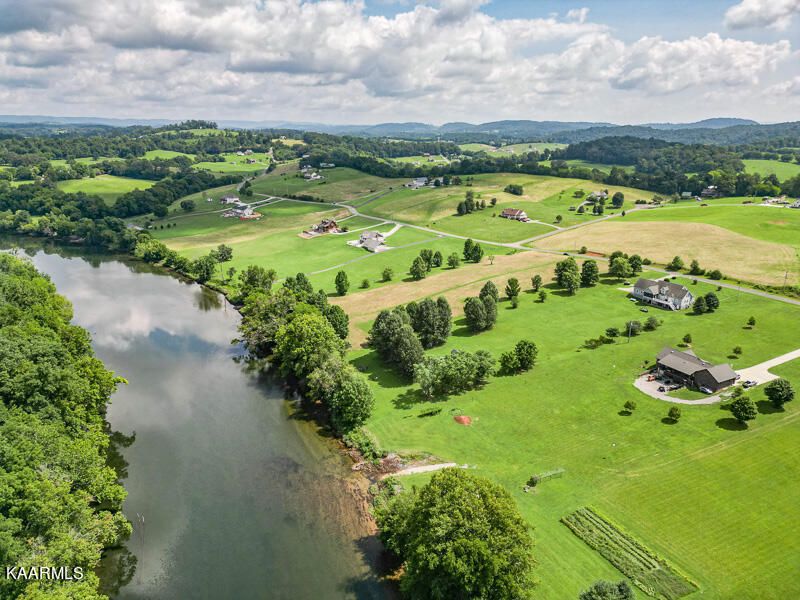 2272 Holston River Dr, Rutledge, TN 37861