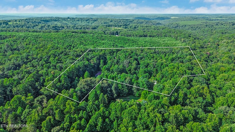 2272 Midway Rd, Crossville, TN 38572