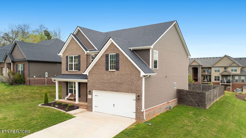 2279 Waterstone Blvd, Knoxville, TN 37932