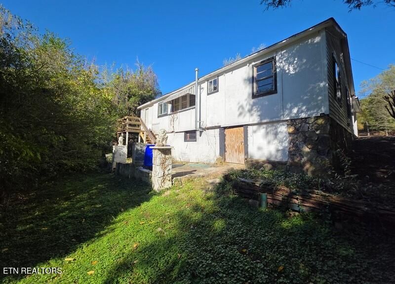 228 Fairmont Ave, Harriman, TN 37748