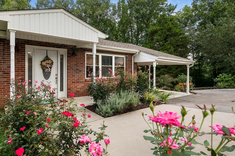 228 Highland Dr, Harriman, TN 37748