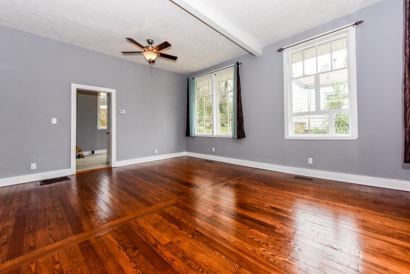 228 Leonard Pl, Knoxville, TN 37917
