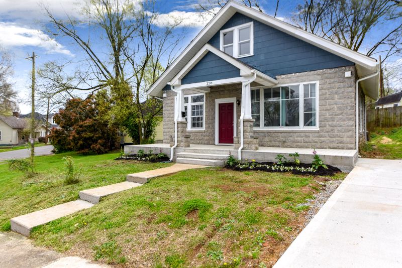 228 Leonard Pl, Knoxville, TN 37917