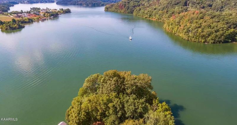 228 W Cove Dr, Greenback, TN 37742