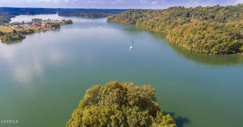 228 W Cove Dr, Greenback, TN 37742