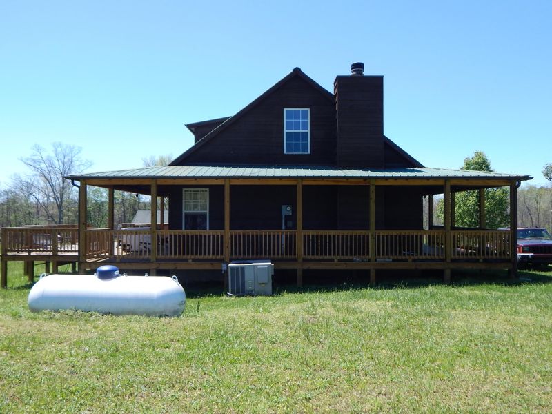 228 W Fork Rd, Pleasant Hill, TN 38578