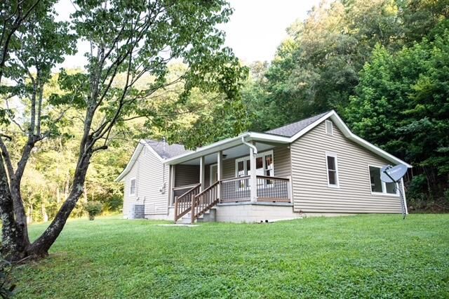 228 Walden Ave, Oliver Springs, TN 37840