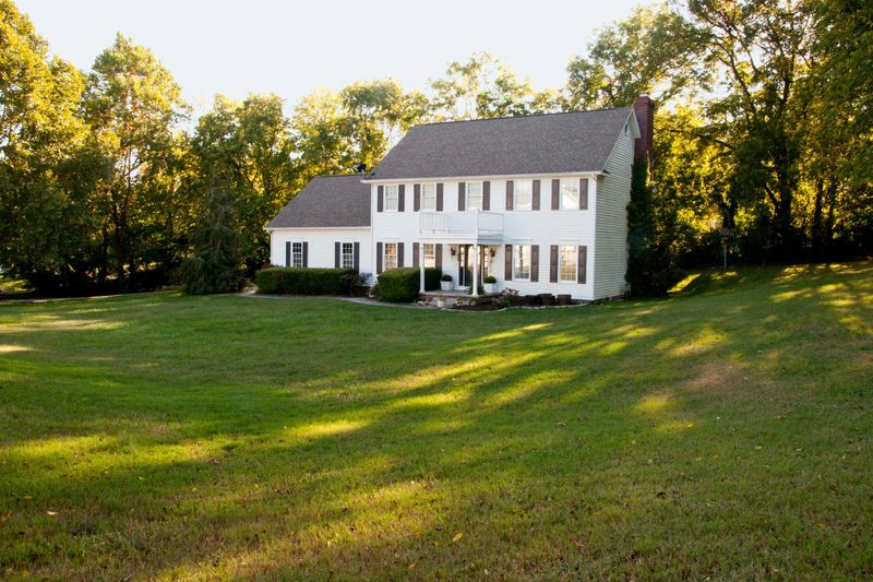 229 Elm Valley St, Clinton, TN 37716