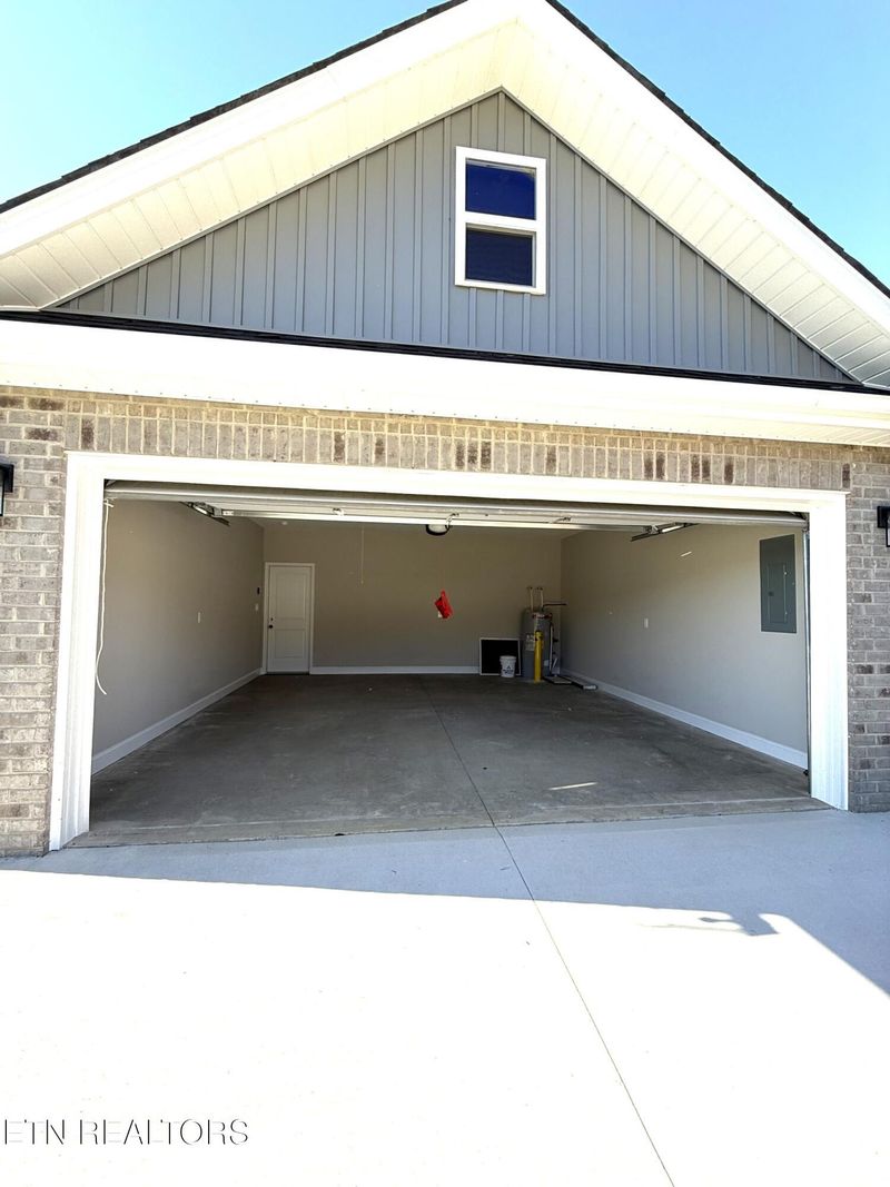 229 Mossy Rock Rd, Clinton, TN 37716