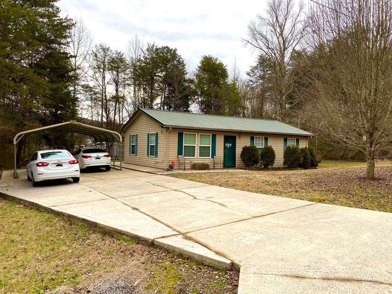 229 Third St, Rockwood, TN 37854