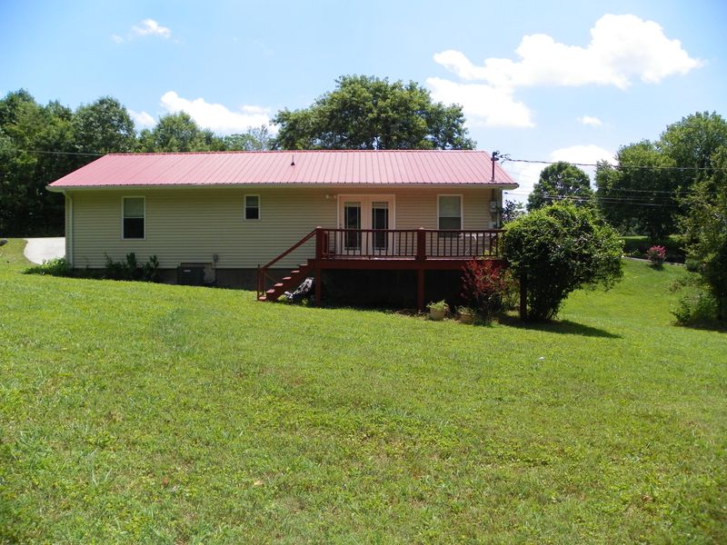 229 Tionesta Dr, Jacksboro, TN 37757