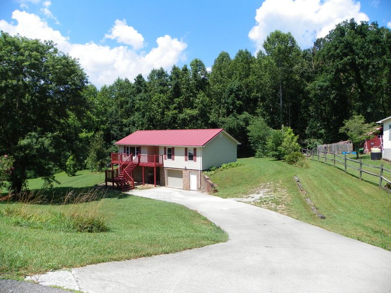 229 Tionesta Dr, Jacksboro, TN 37757