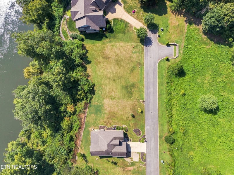 229 Waters Edge Way, Lenoir City, TN 37771