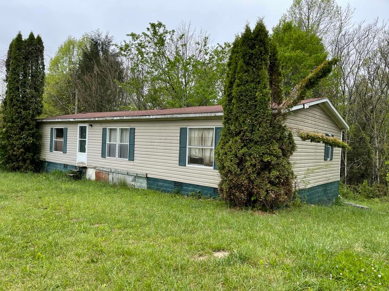 2294 Pine Mountain Rd, Lafollette, TN 37766