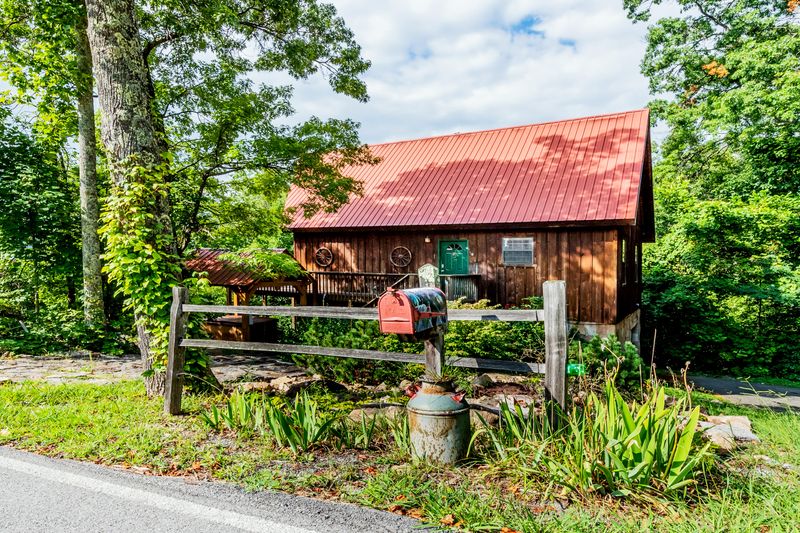 2295 Bluff Mountain Rd, Sevierville, TN 37876