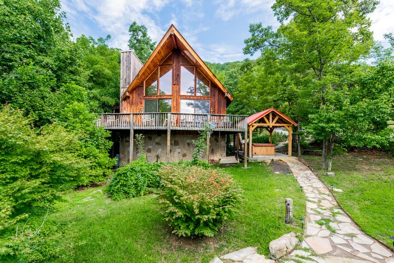 2295 Bluff Mountain Rd, Sevierville, TN 37876