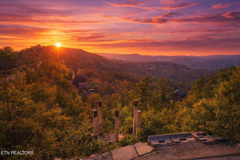 2297 Windy Ln, Sevierville, TN 37876