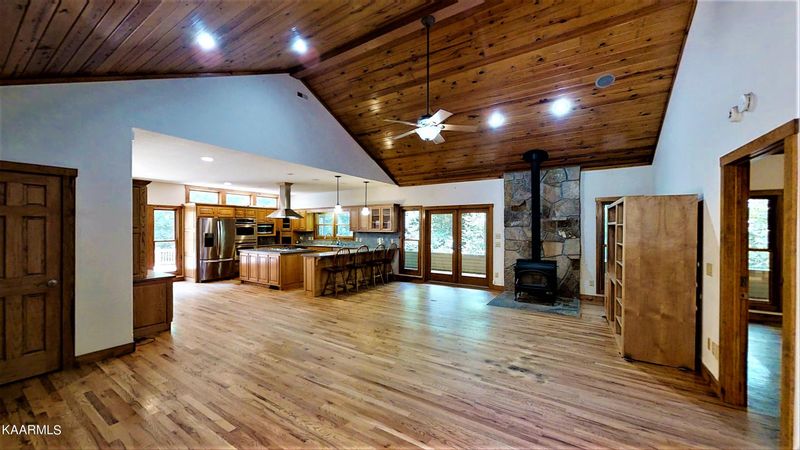 23 Devil Creek Pl, Monterey, TN 38574