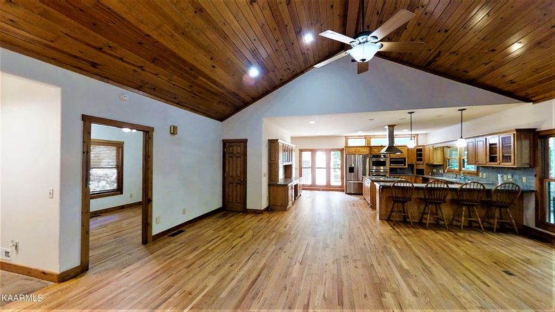 23 Devil Creek Pl, Monterey, TN 38574