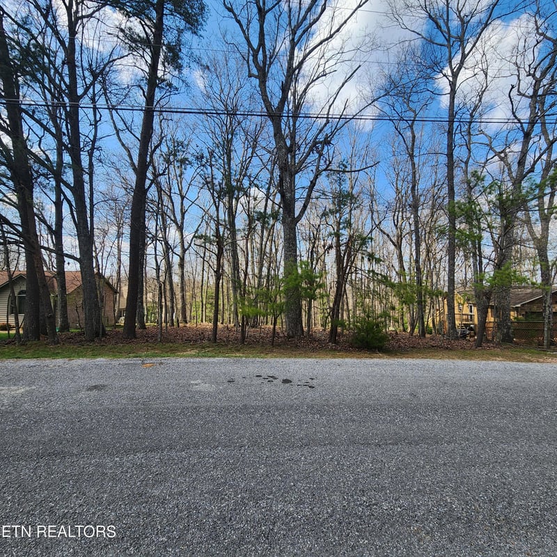 23 Ridge Crest Ct, Crossville, TN 38558