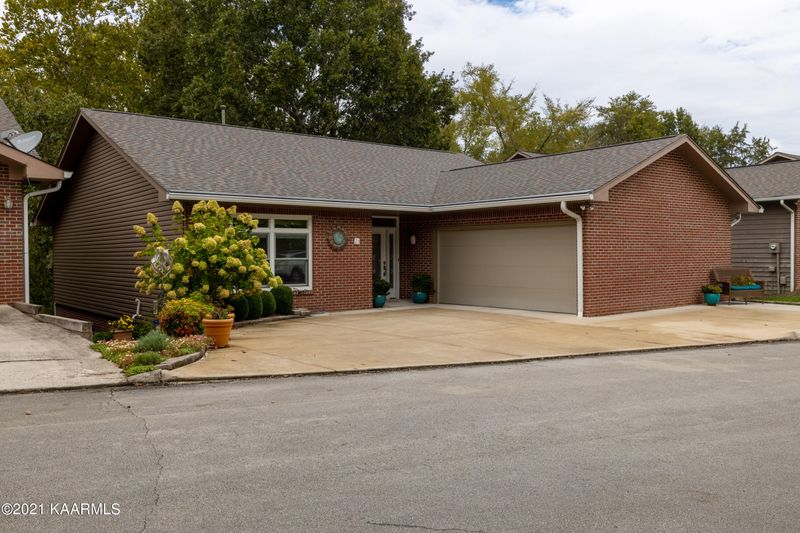 23 Riverview Dr, Oak Ridge, TN 37830