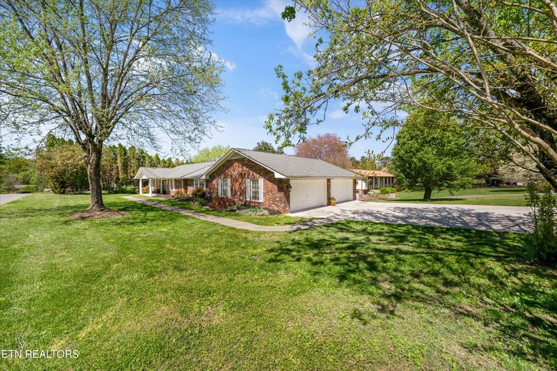 230 Briarcliff Ave, Oak Ridge, TN 37830