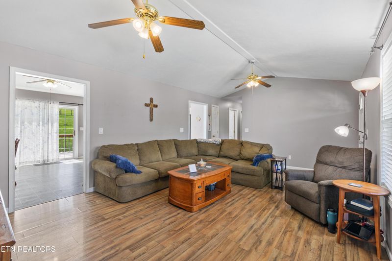 230 Clover Cir, Jacksboro, TN 37757