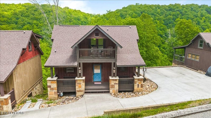 230 Foxwood Dr, Caryville, TN 37714
