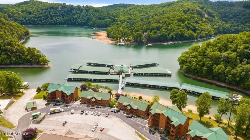 230 Foxwood Dr, Caryville, TN 37714