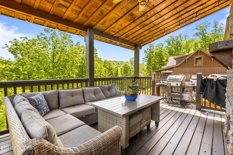230 Foxwood Dr, Caryville, TN 37714