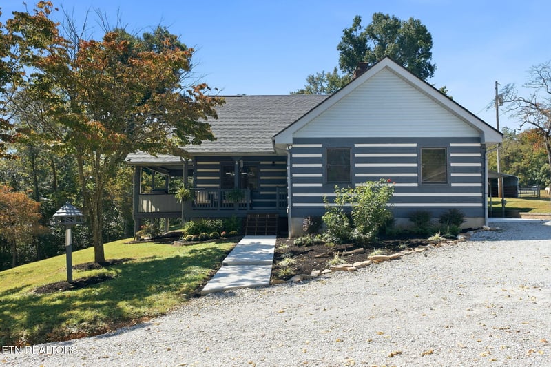 230 Johnson Ln, Rocky Top, TN 37769