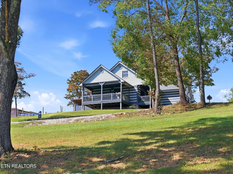 230 Johnson Ln, Rocky Top, TN 37769