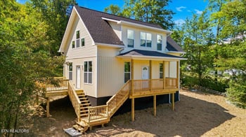 230 Leslie St, Harriman, TN 37748