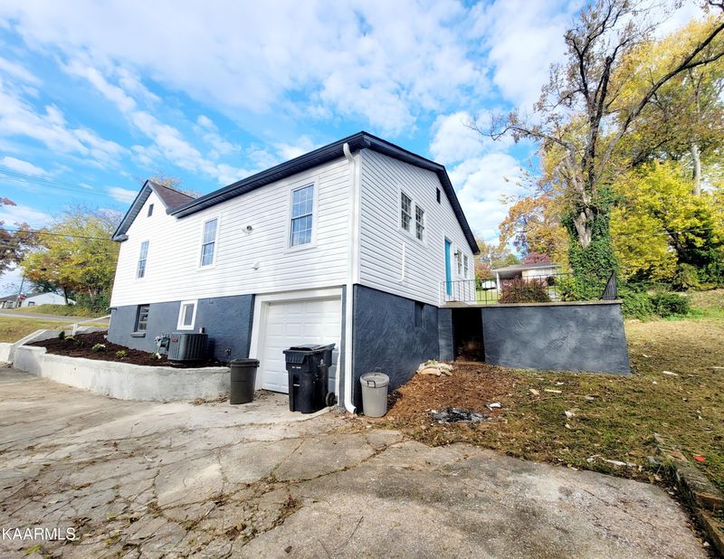 230 Pickering St, Knoxville, TN 37914
