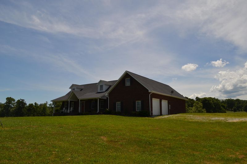 230 Powers Rd, Oakdale, TN 37829