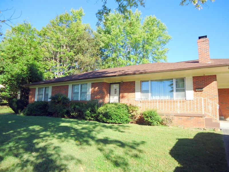230 Ridgecrest Dr, Madisonville, TN 37354