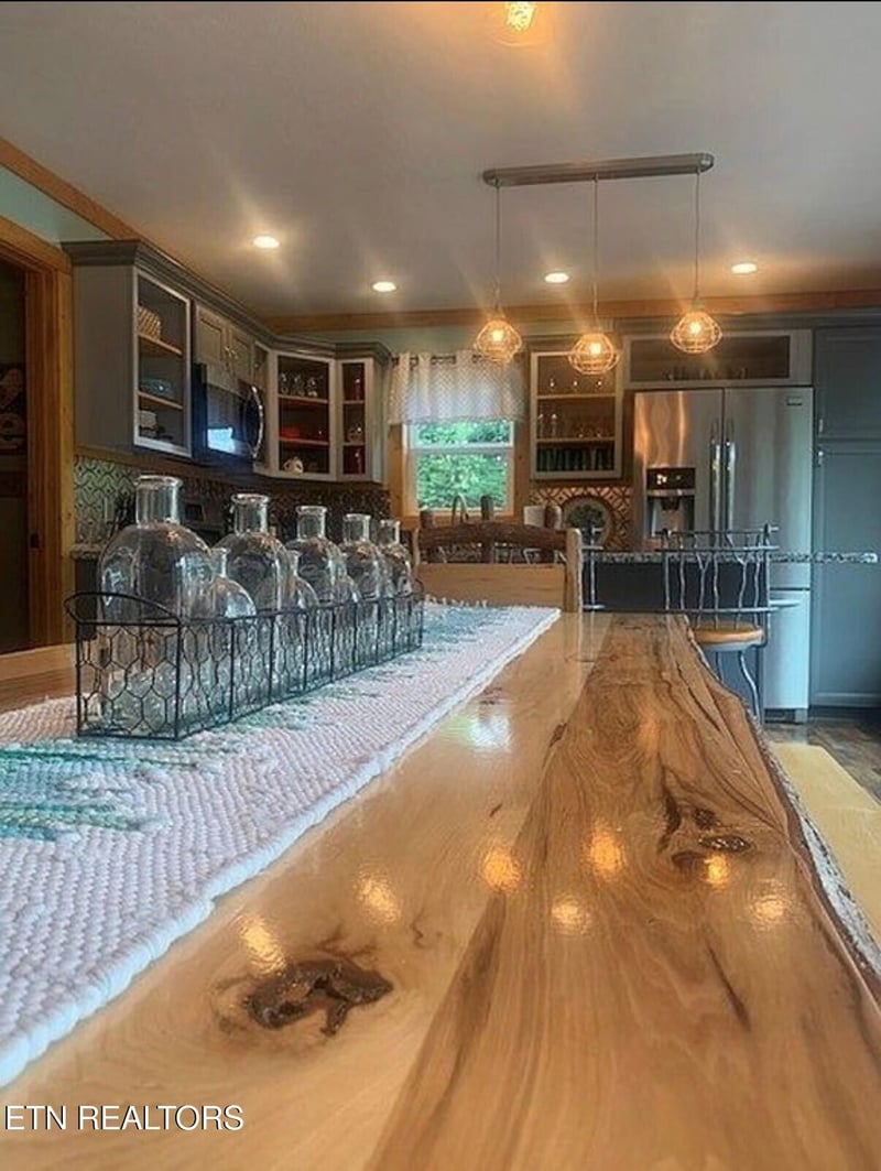 230 Silverbell Ln, Gatlinburg, TN 37738