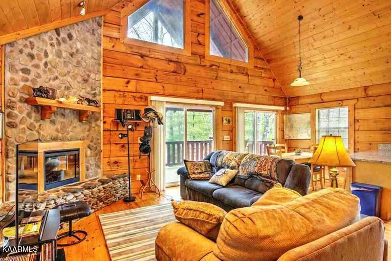 230 Smithfield Rd, Tellico Plains, TN 37385