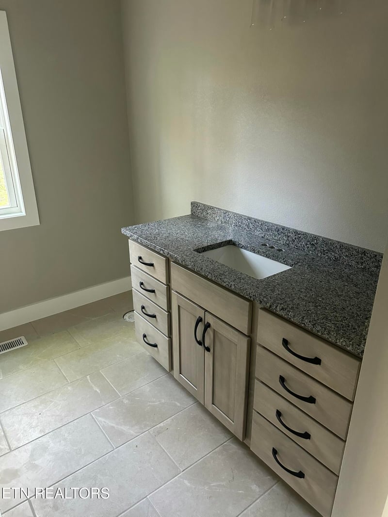 230 Thrushwood Dr, Crossville, TN 38558